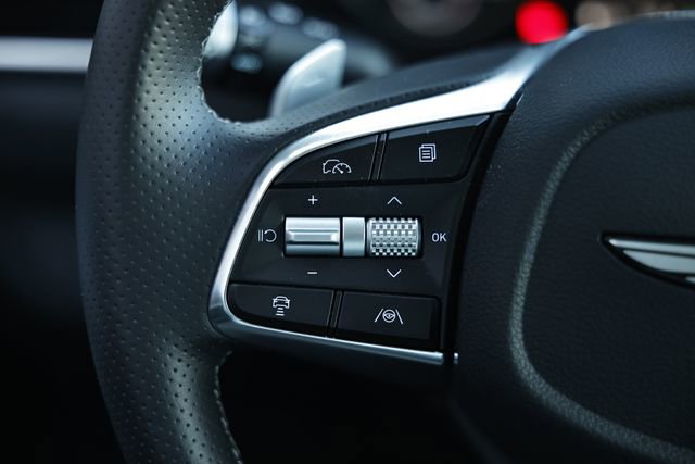 Certified 2025 Genesis G70 2.5T image 31