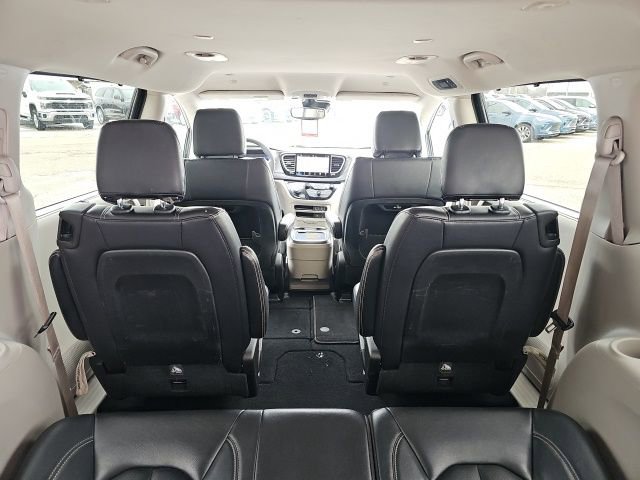 Used 2022 Chrysler Pacifica Touring-L image 30