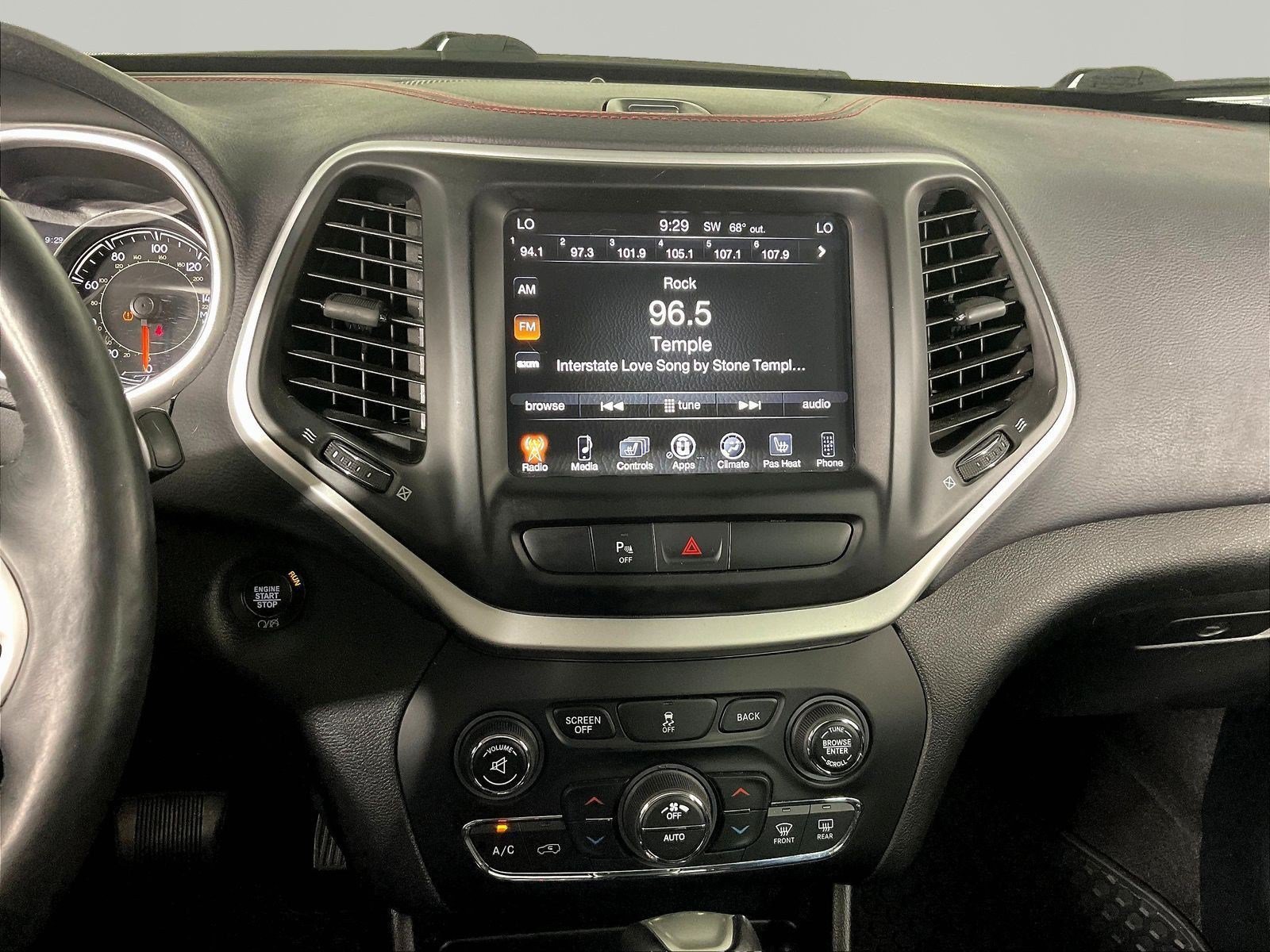 Used 2018 Jeep Cherokee Trailhawk w/ Cold Weather Group AWD/4WD image 9