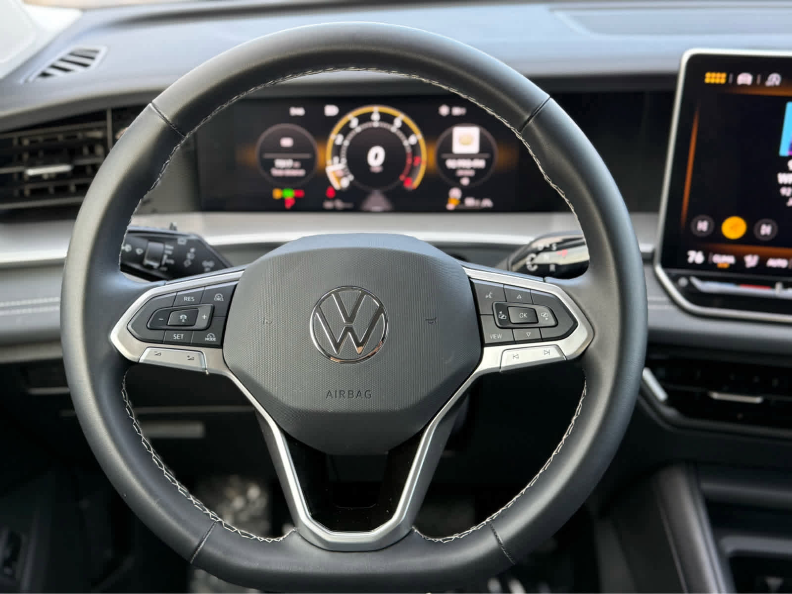 Certified 2025 Volkswagen Tiguan SE image 22