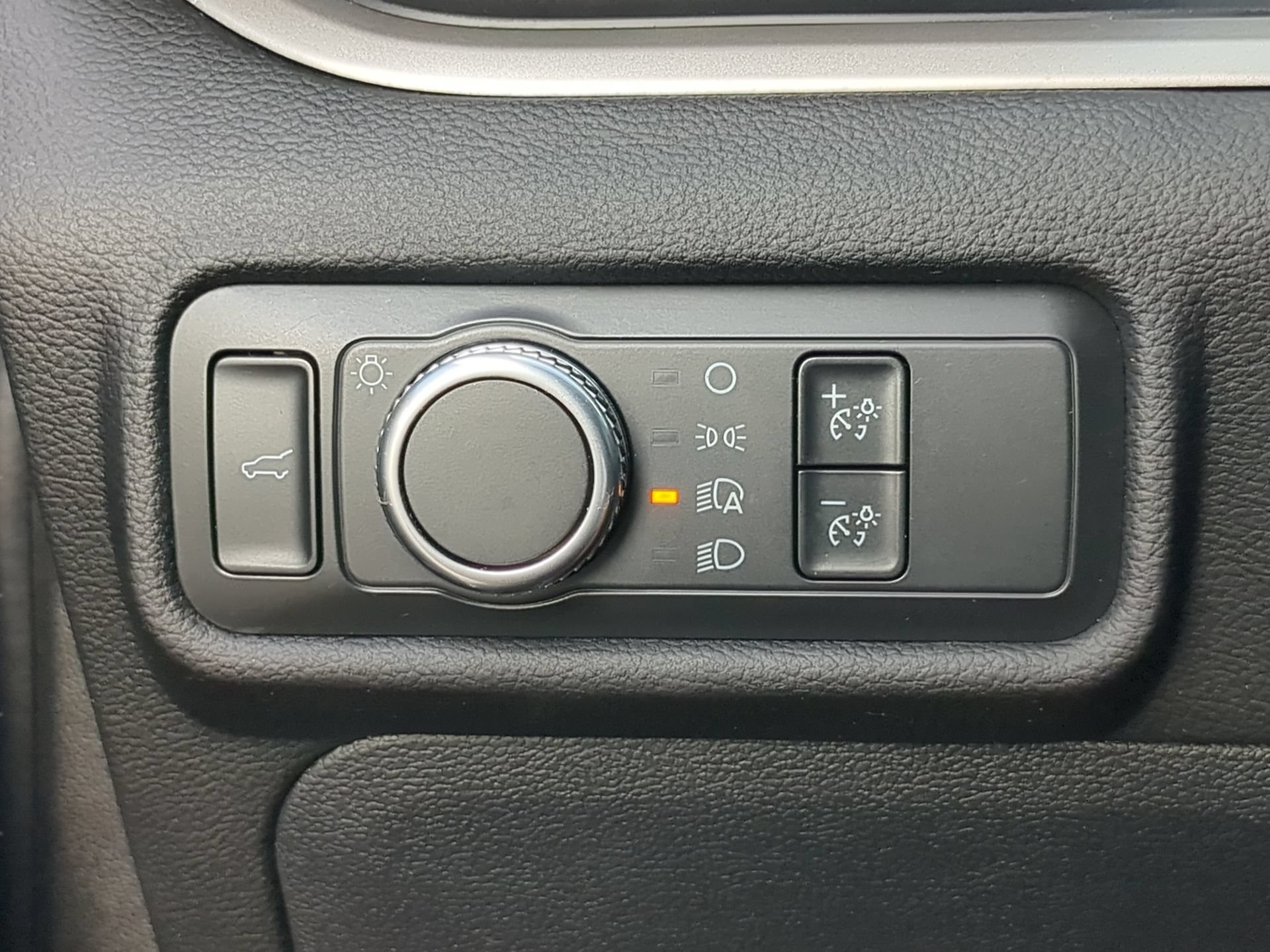 Certified 2021 Ford Explorer XLT RWD image 64