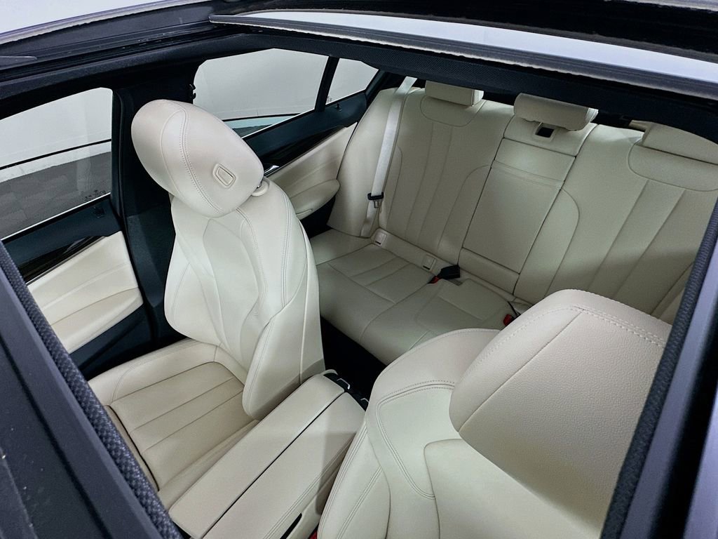 Used 2020 BMW 530i w/ Lighting Package image 22