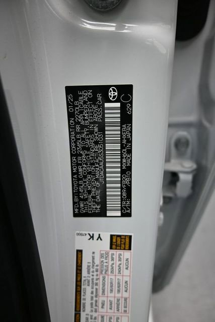 Used 2025 Toyota Prius LE FWD image 15