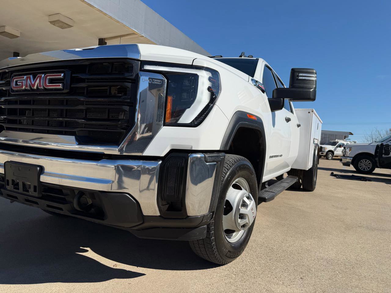 Used 2024 GMC Sierra 3500 Pro w/ Convenience Package image 9