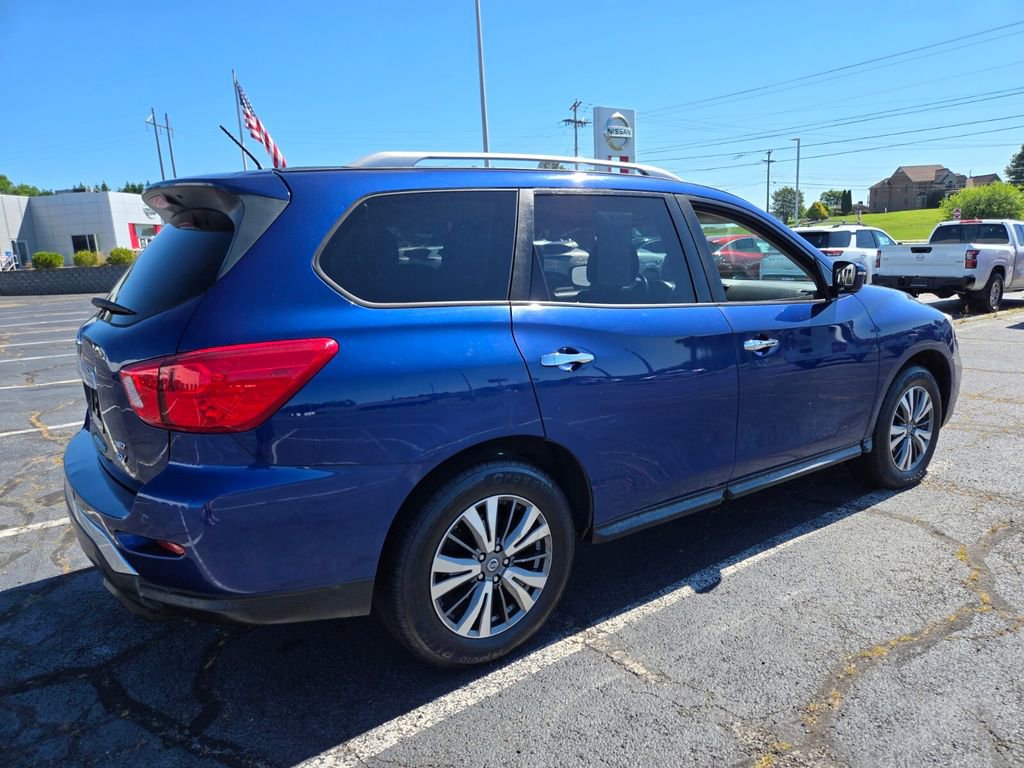 Used 2017 Nissan Pathfinder SV AWD/4WD image 5