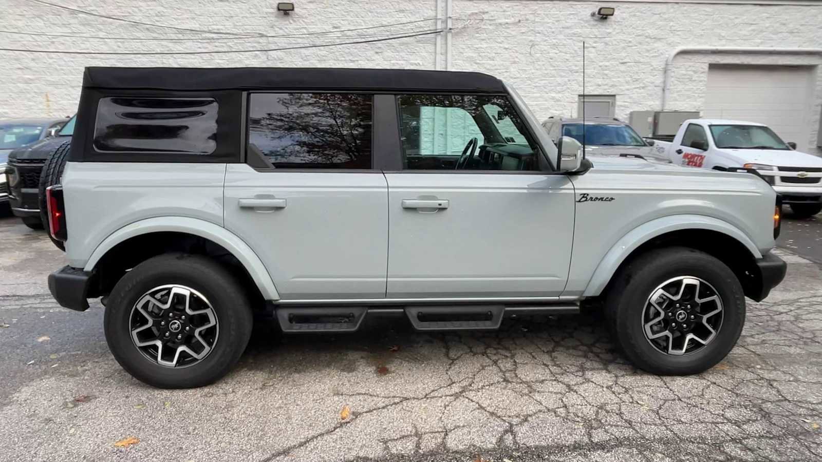 Used 2023 Ford Bronco Outer Banks image 9