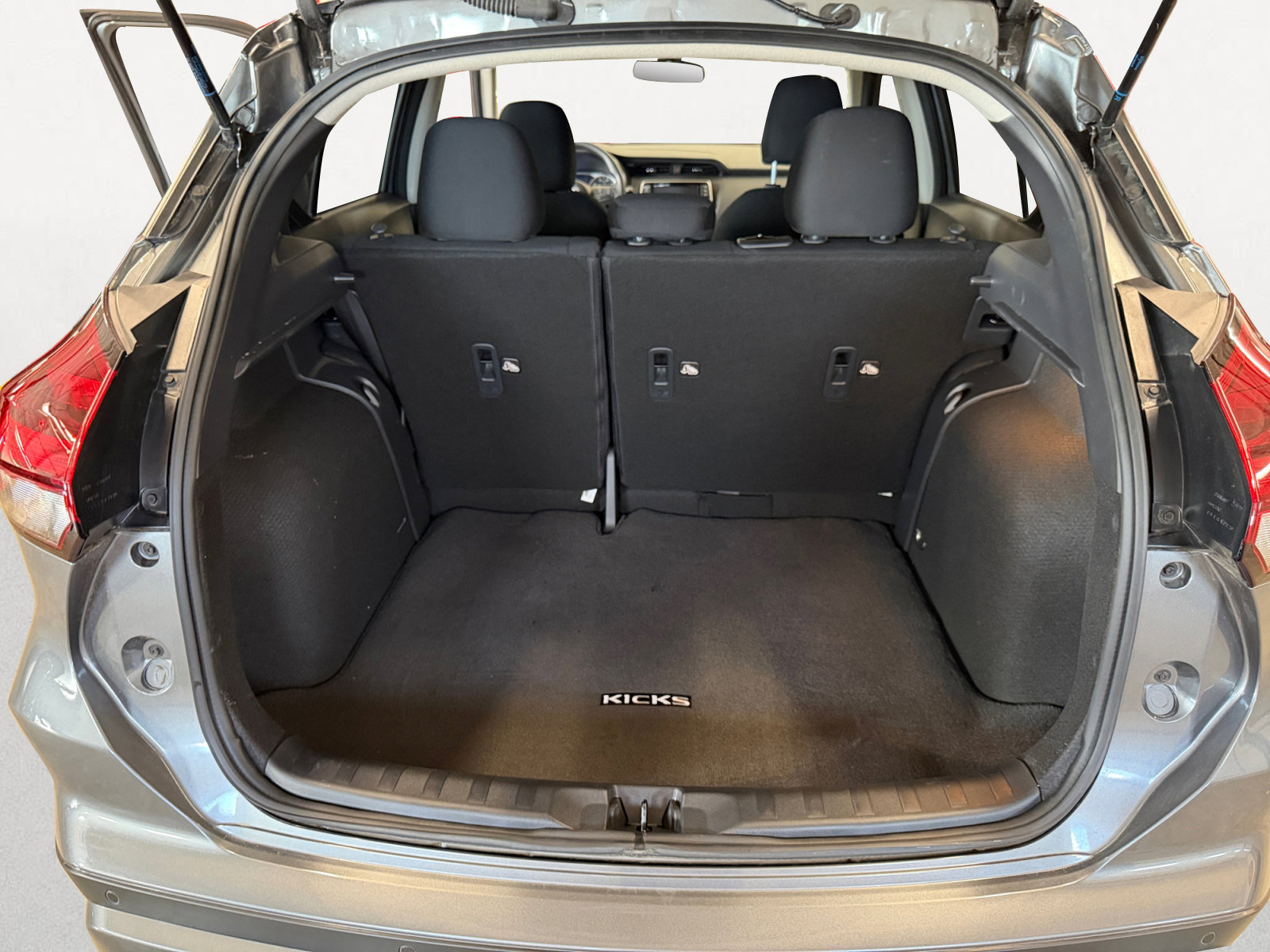 Used 2025 Nissan Kicks Play S image 13