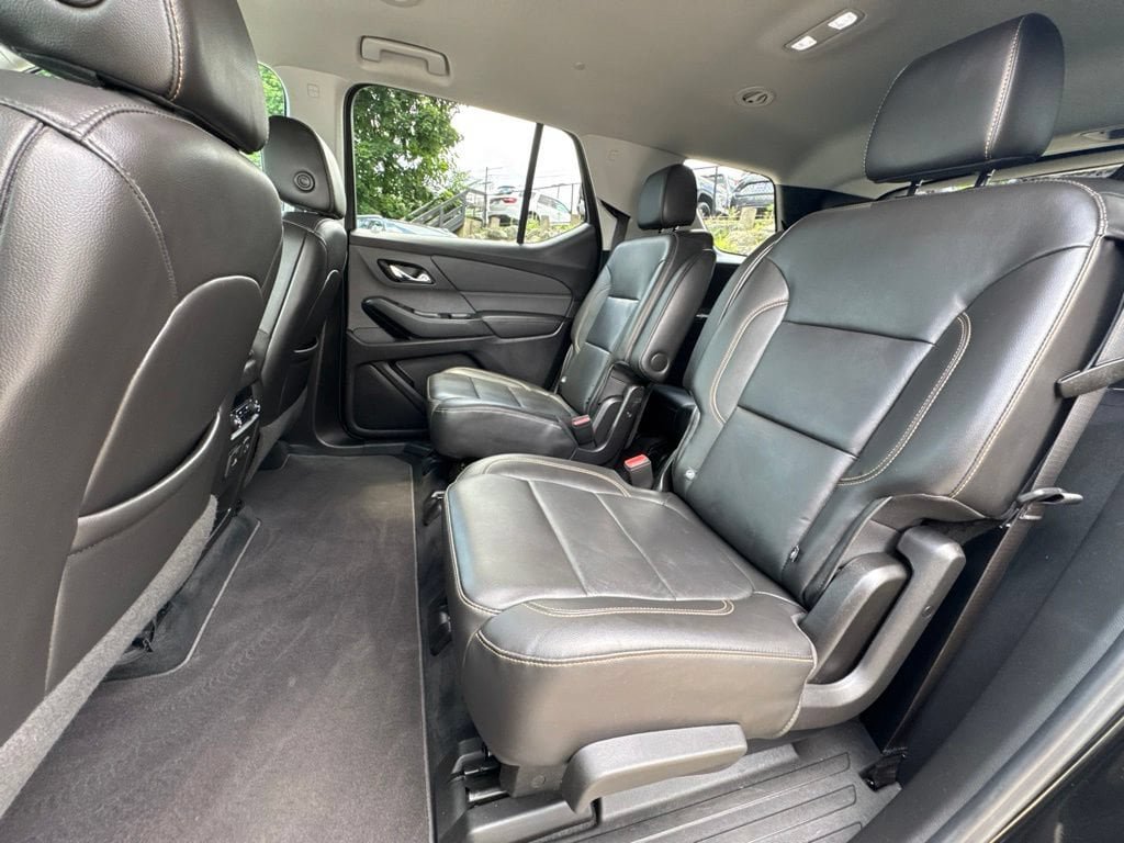 Used 2021 Chevrolet Traverse LT w/ LT Premium Package AWD/4WD image 19