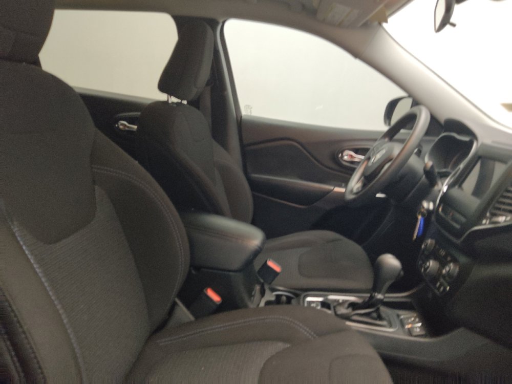 Used 2019 Jeep Cherokee Latitude w/ Popular Appearance Group FWD image 21