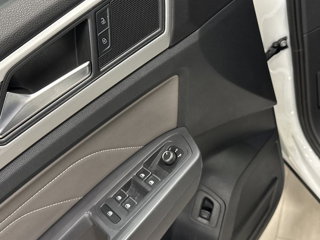 Used 2021 Volkswagen Atlas Cross Sport SE w/ Panoramic Sunroof Package FWD image 27