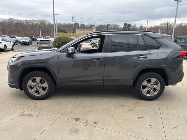 Used 2025 Toyota RAV4 XLE AWD/4WD image 4