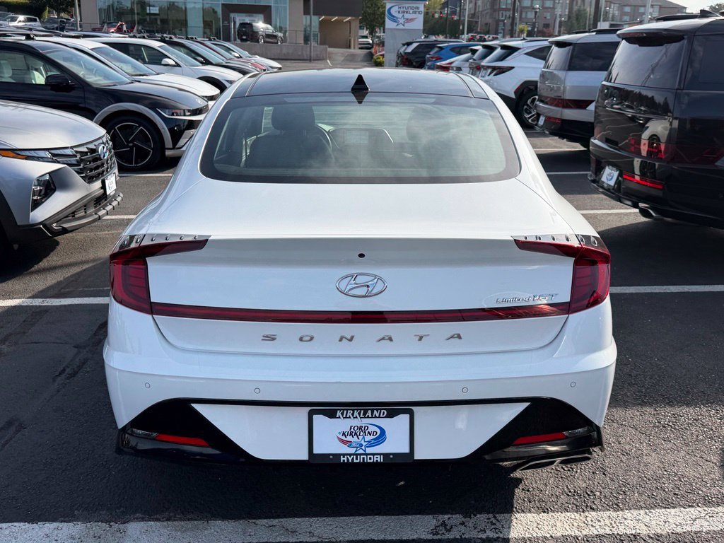 Used 2021 Hyundai Sonata Limited w/ Preferred Accessory Package FWD image 8