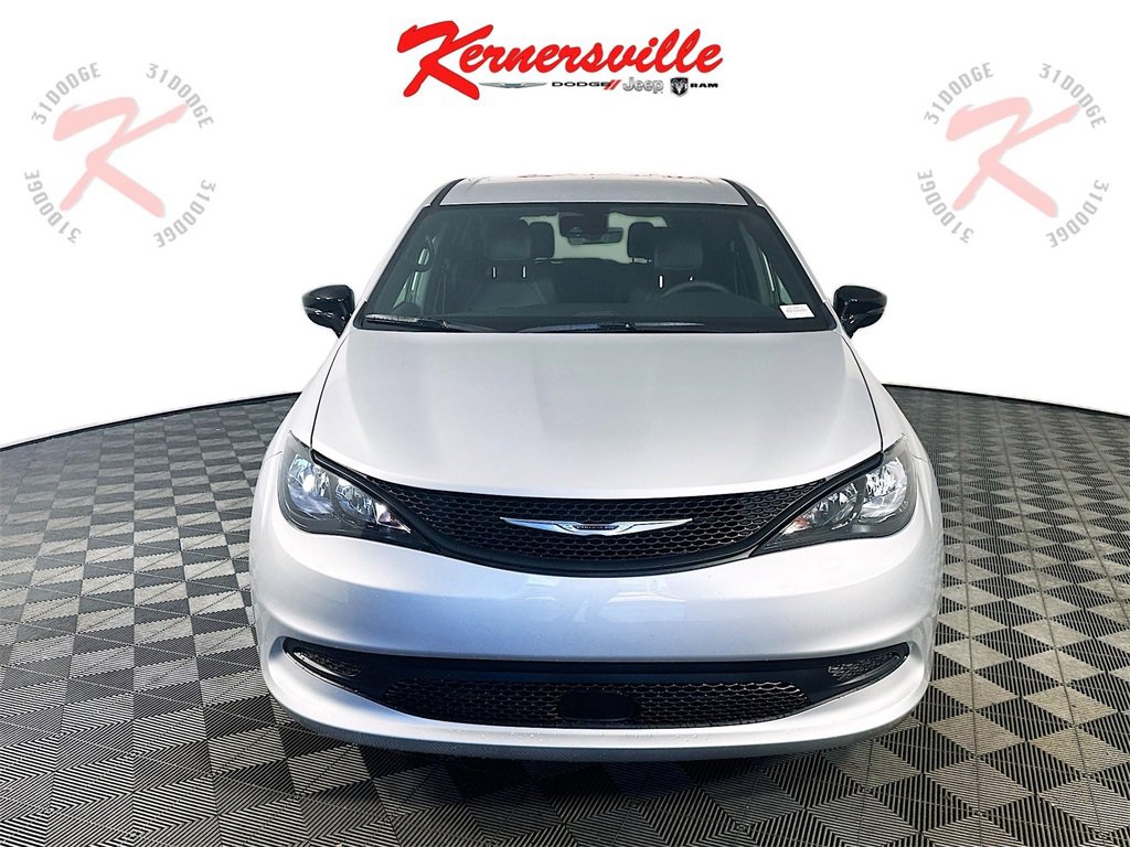 New 2026 Chrysler Voyager LX video 2