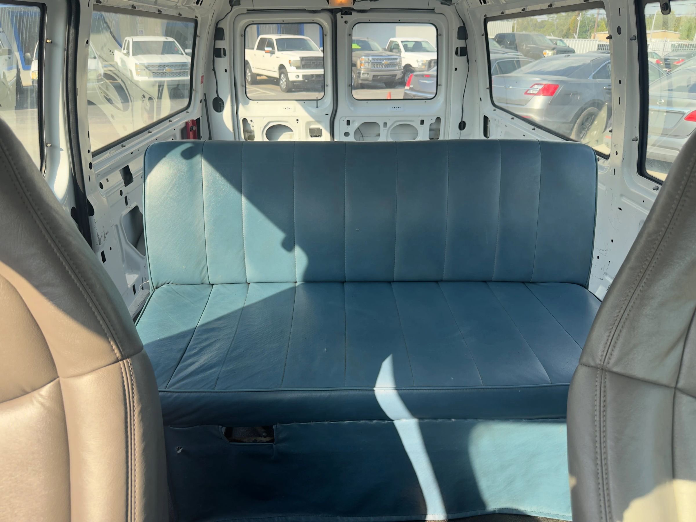 Used 2001 Ford E-150 and Econoline 150 image 10