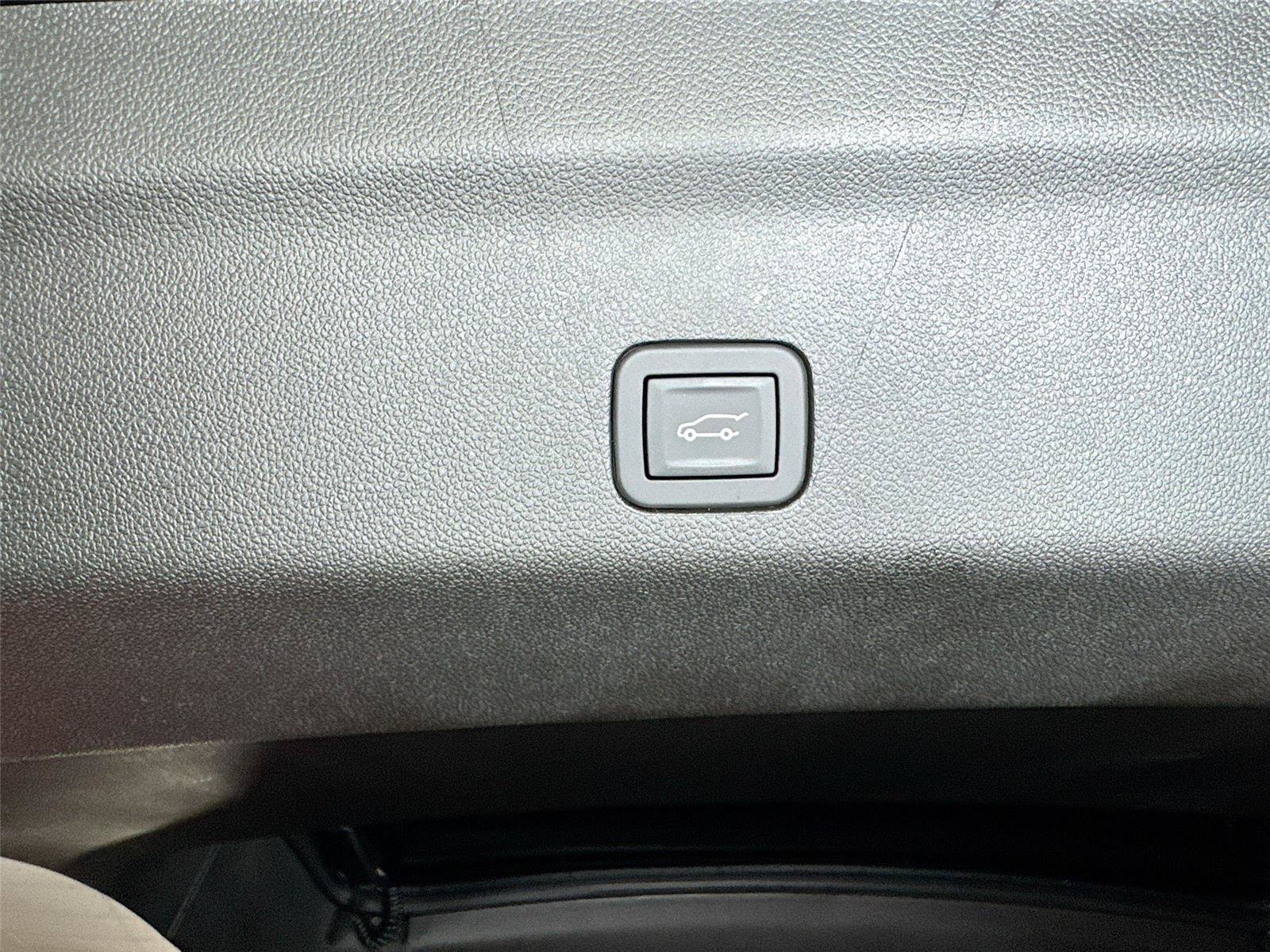 Used 2026 GMC Yukon Denali w/ Sun & Power Step Package AWD/4WD image 21