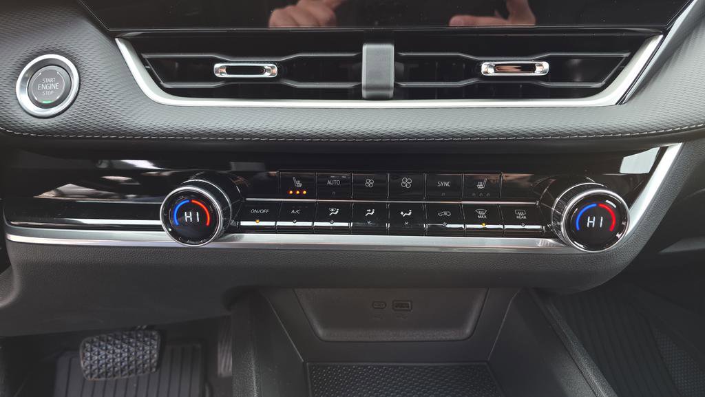 Used 2026 Chevrolet Equinox LT w/ Convenience Package II image 25