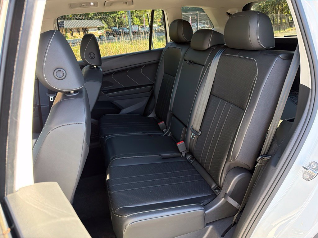 Used 2023 Volkswagen Tiguan SE w/ Panoramic Sunroof Package FWD image 20