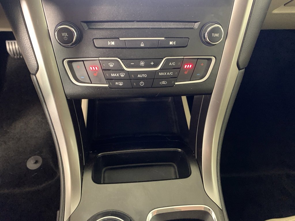 Used 2017 Ford Fusion SE w/ Fusion SE Technology Package image 25