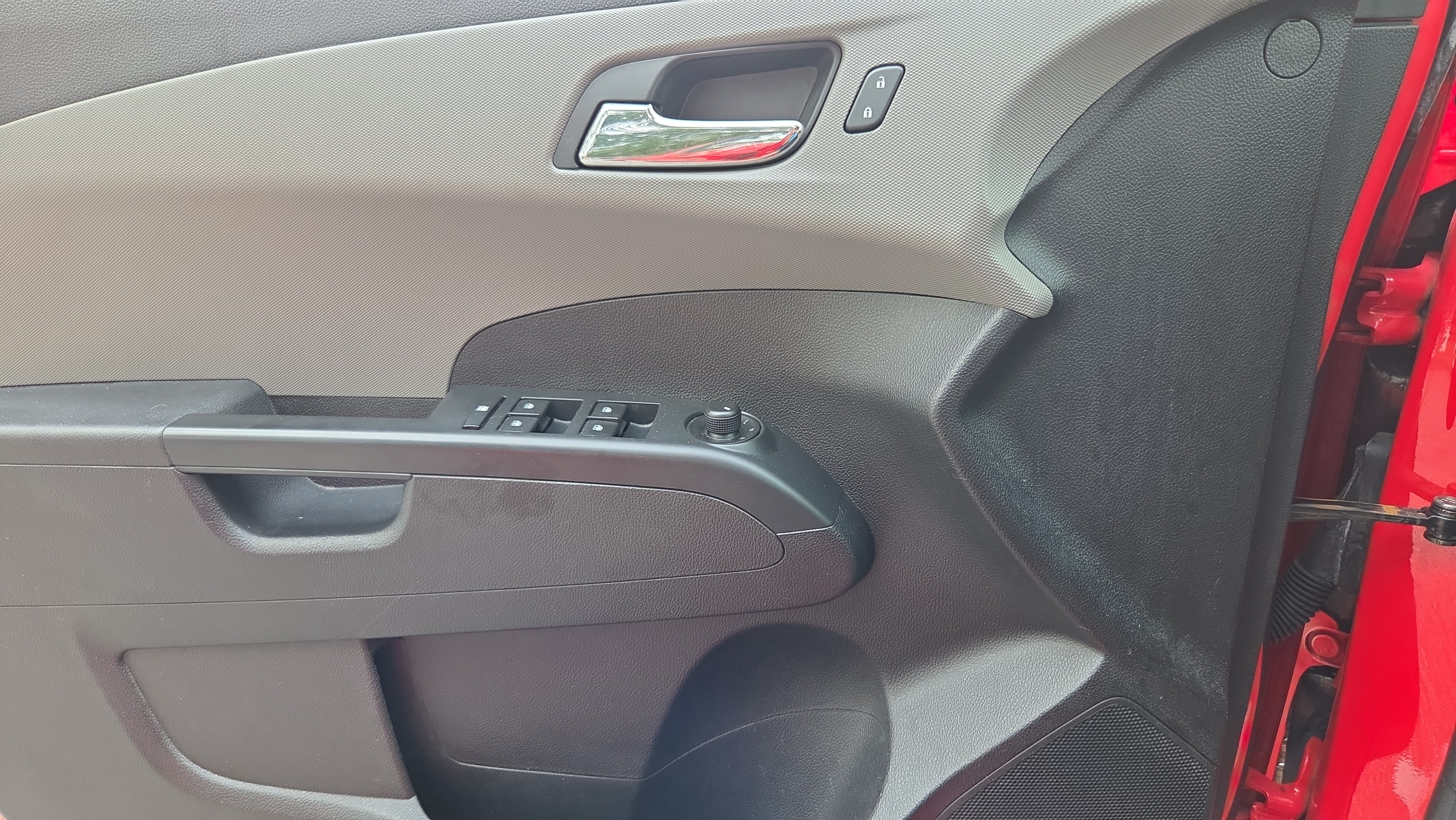 Used 2016 Chevrolet Sonic LT FWD image 26