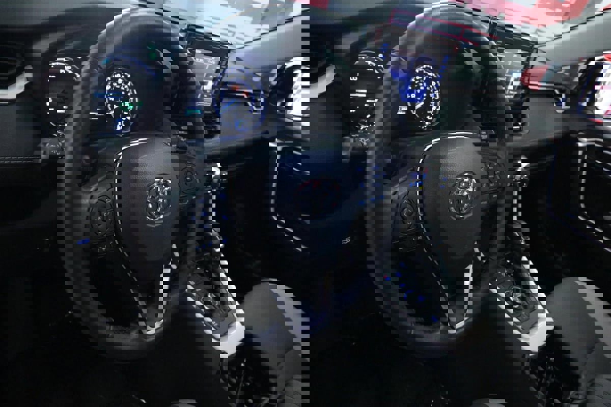 Used 2022 Toyota RAV4 XLE Premium image 11