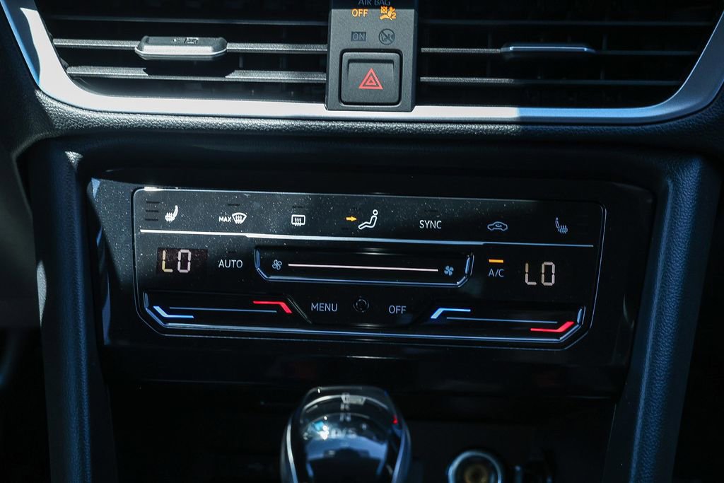 New 2025 Volkswagen Taos SE image 30