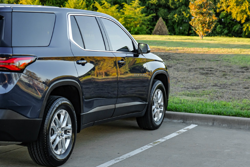 Used 2023 Chevrolet Traverse LS w/ Safety Package FWD image 13