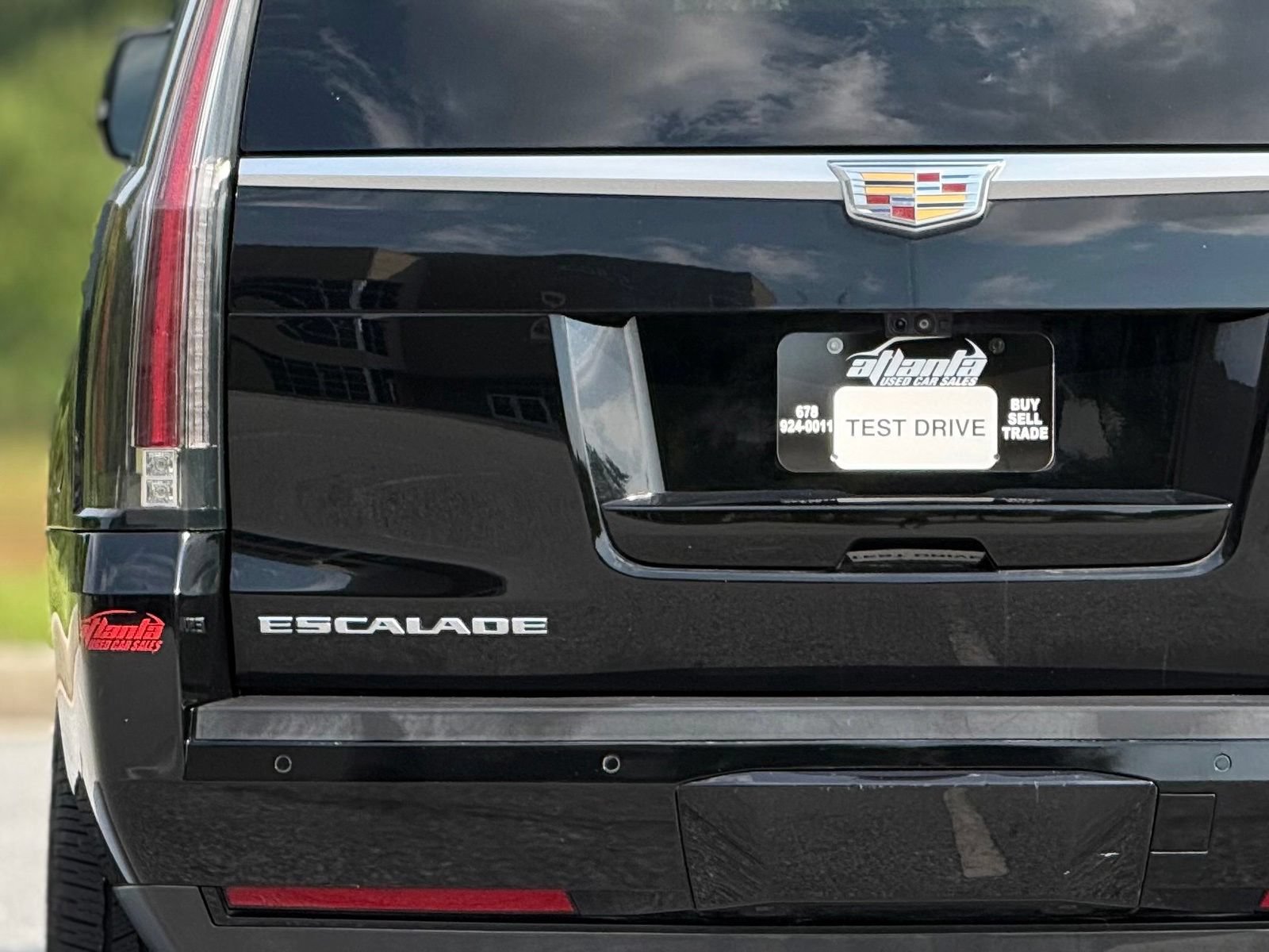 Used 2018 Cadillac Escalade Premium Luxury RWD image 16