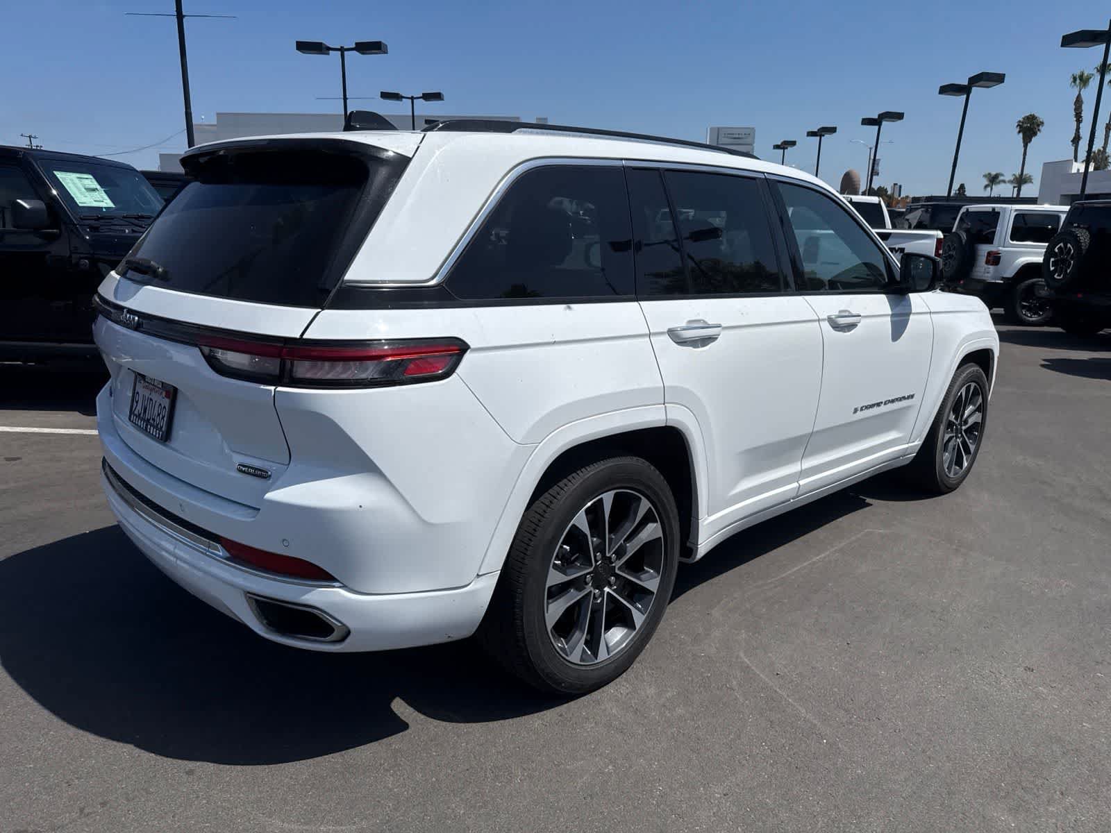 Used 2023 Jeep Grand Cherokee Overland w/ Advanced Protech Group III AWD/4WD image 16