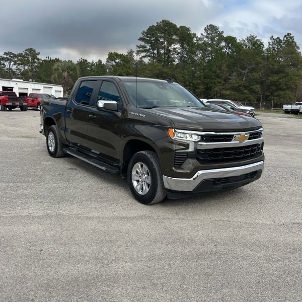 Used 2024 Chevrolet Silverado 1500 LT image 1
