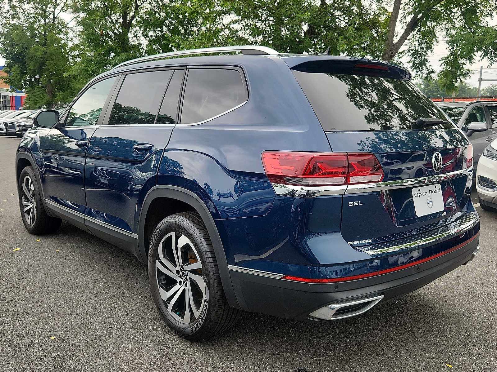Used 2023 Volkswagen Atlas SEL AWD/4WD image 4