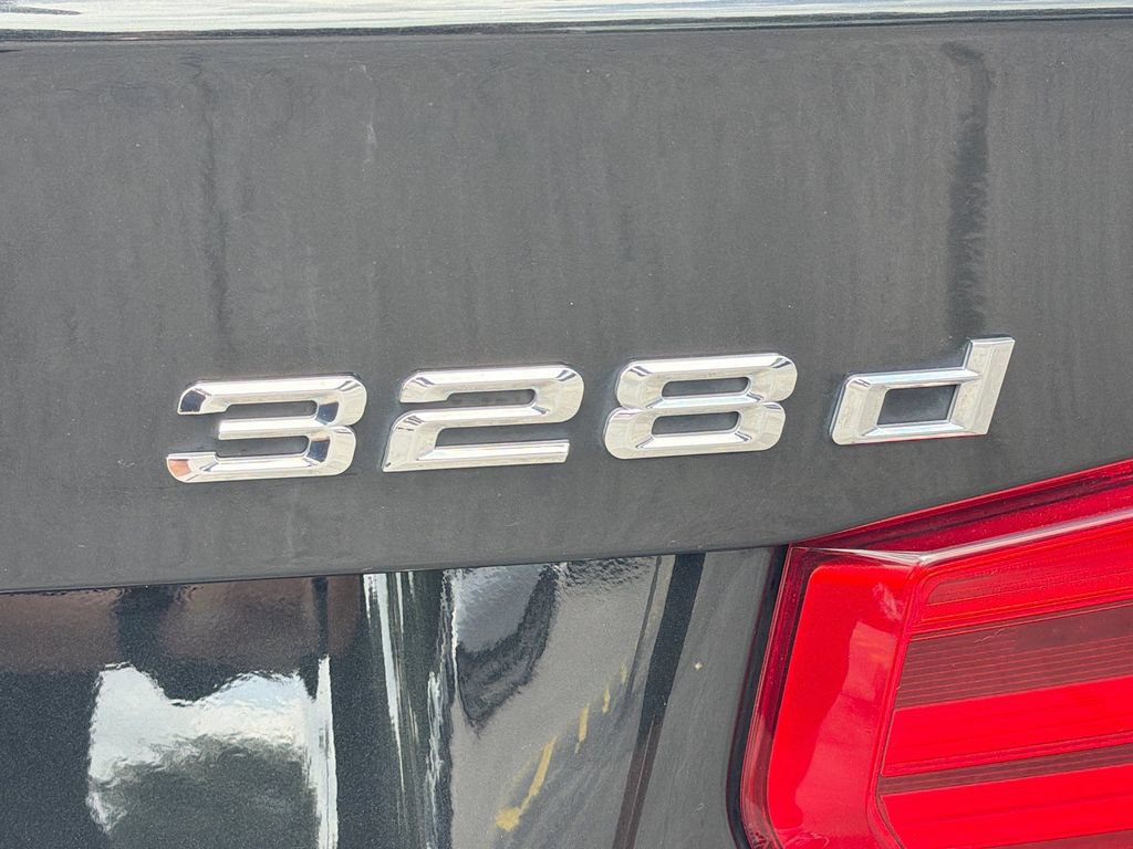 Used 2017 BMW 328d xDrive Sedan AWD/4WD image 11