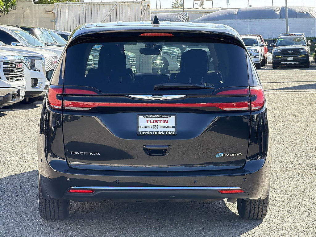 Used 2023 Chrysler Pacifica Touring-L FWD image 6
