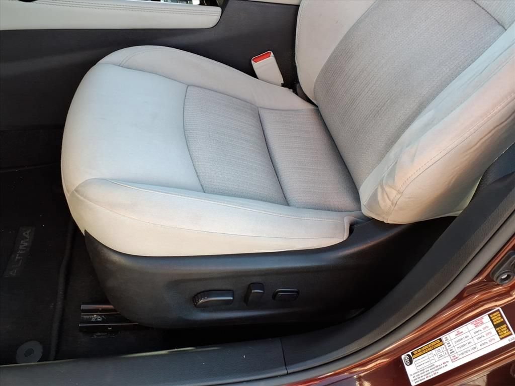Used 2023 Nissan Altima 2.5 SV w/ SV Premium Package FWD image 4