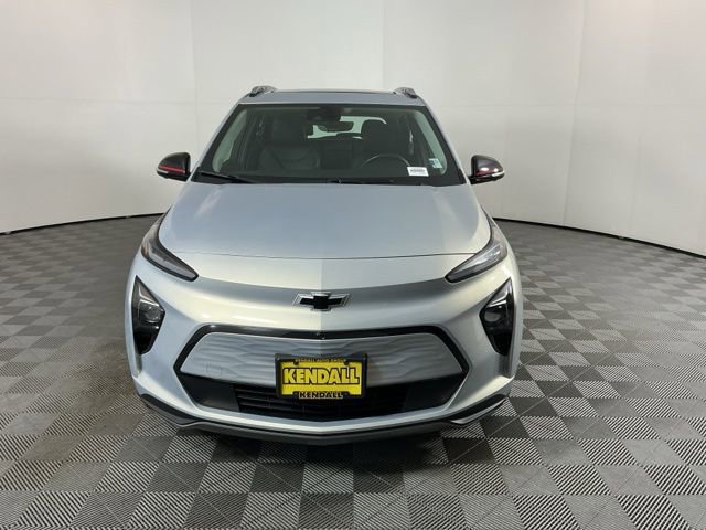 Used 2023 Chevrolet Bolt EUV Premier w/ Sun & Sound Package FWD image 2