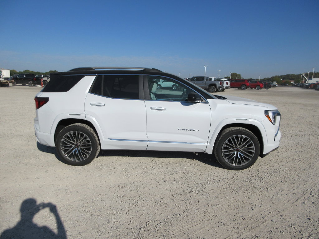 New 2027 GMC Terrain Denali AWD/4WD image 3