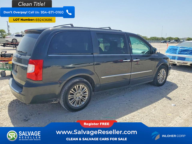Used 2015 Chrysler Town & Country Touring-L w/ Driver Convenience Group FWD image 4