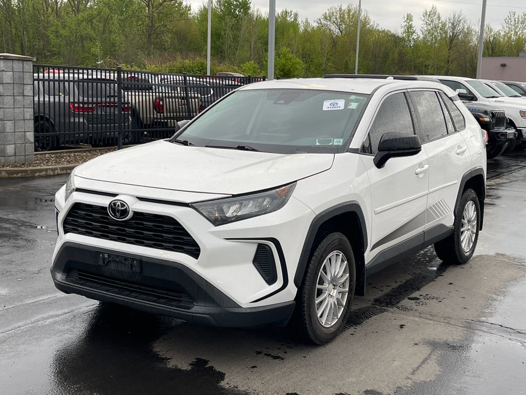 Used 2022 Toyota RAV4 LE AWD/4WD image 3