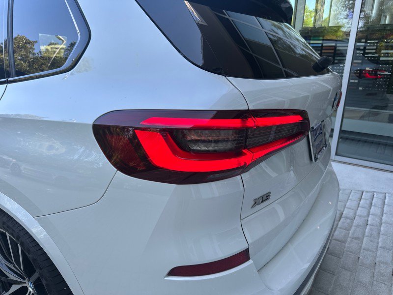 Used 2021 BMW X5 M50i image 21