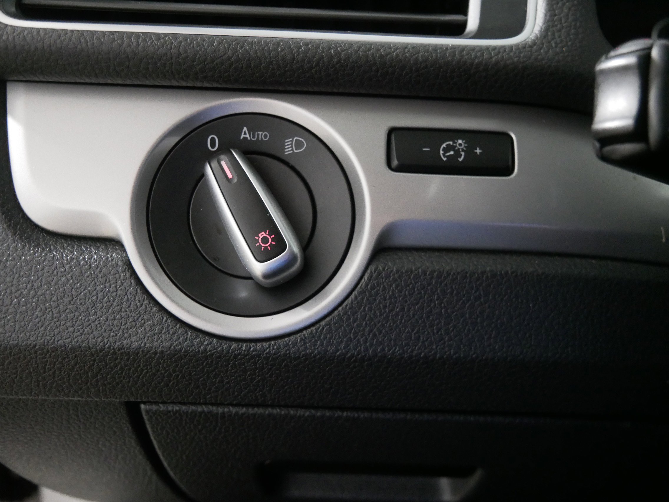 Used 2015 Volkswagen Passat 1.8T Wolfsburg Edition image 26