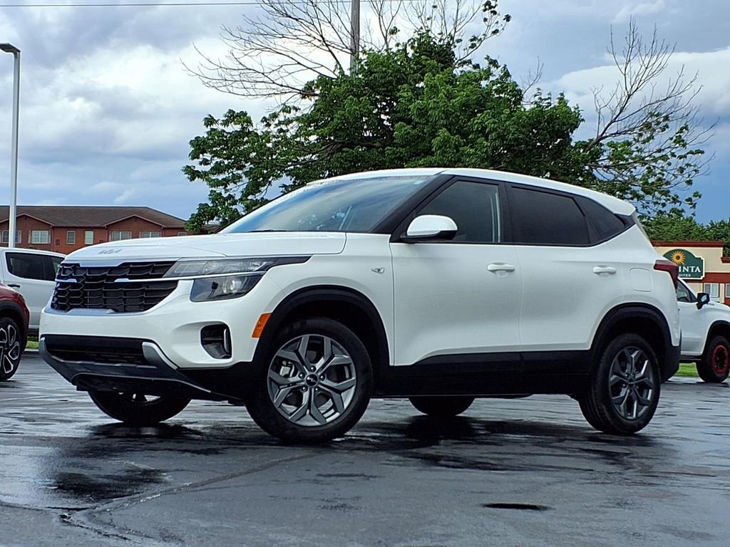Used 2026 Kia Seltos LX AWD/4WD image 2