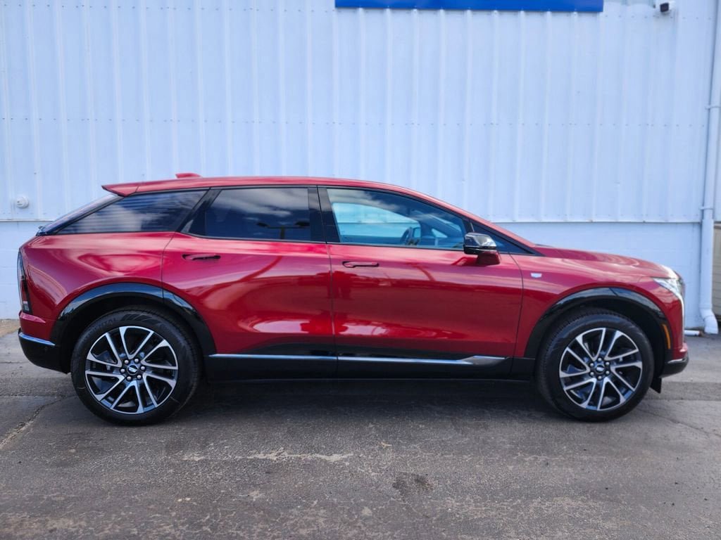 New 2026 Cadillac Optiq Sport 1 w/ LPO, Floor Liner Package AWD/4WD image 2