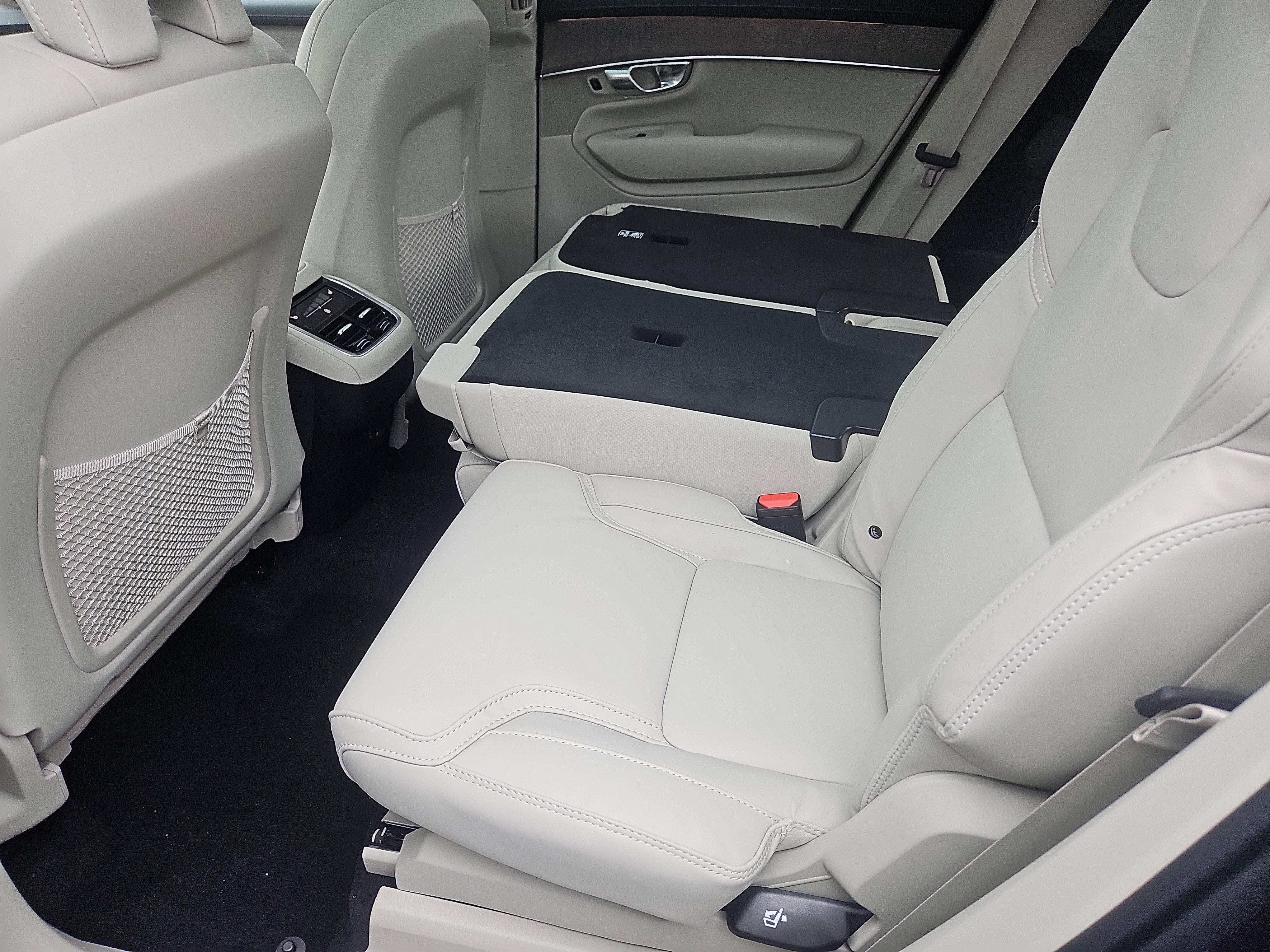 New 2026 Volvo XC90 B6 Ultra w/ Protection Package image 22