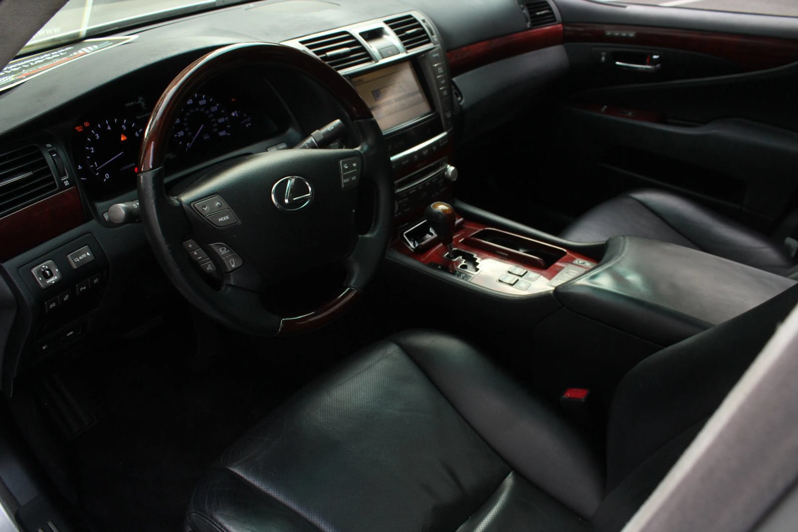 Used 2011 Lexus LS 460 L w/ Luxury Pkg RWD image 13