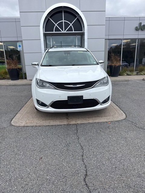 Certified 2018 Chrysler Pacifica Limited w/ Advanced Safetytec Group image 2
