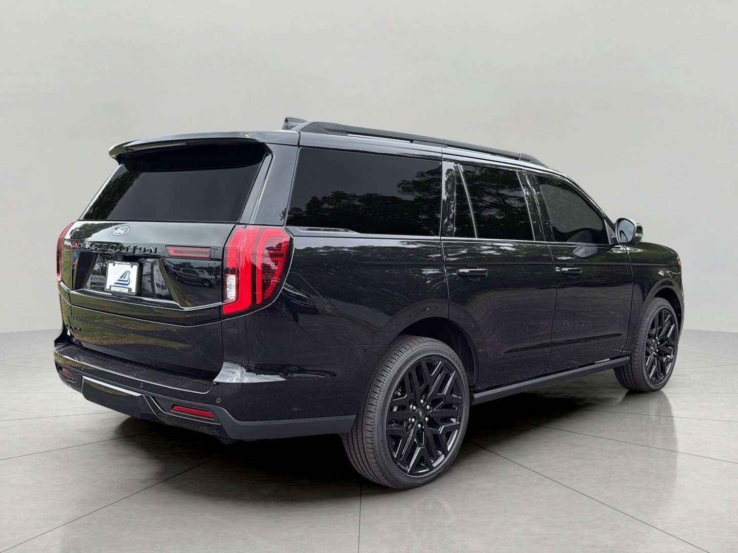 Used 2026 Ford Expedition Platinum w/ Stealth Performance Package AWD/4WD image 8
