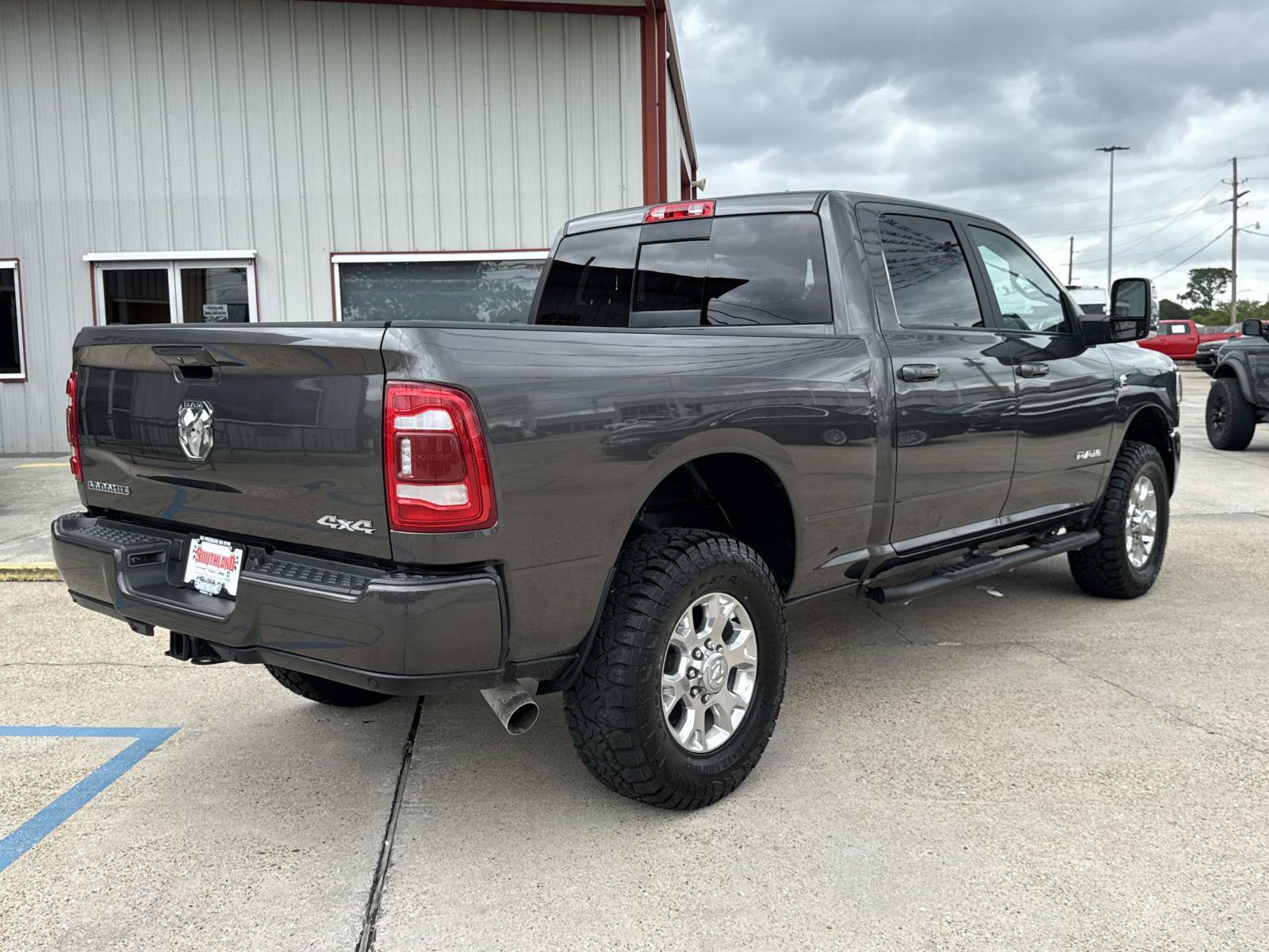 Used 2024 RAM 2500 Laramie AWD/4WD image 7