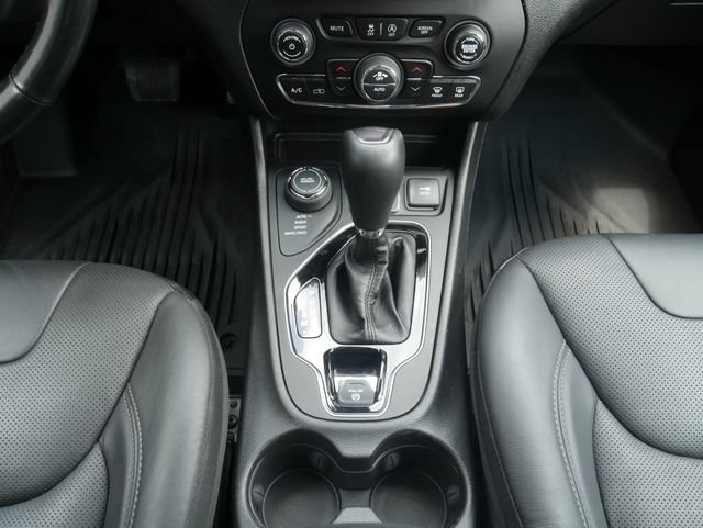 Used 2021 Jeep Cherokee Limited w/ Elite Package AWD/4WD image 23