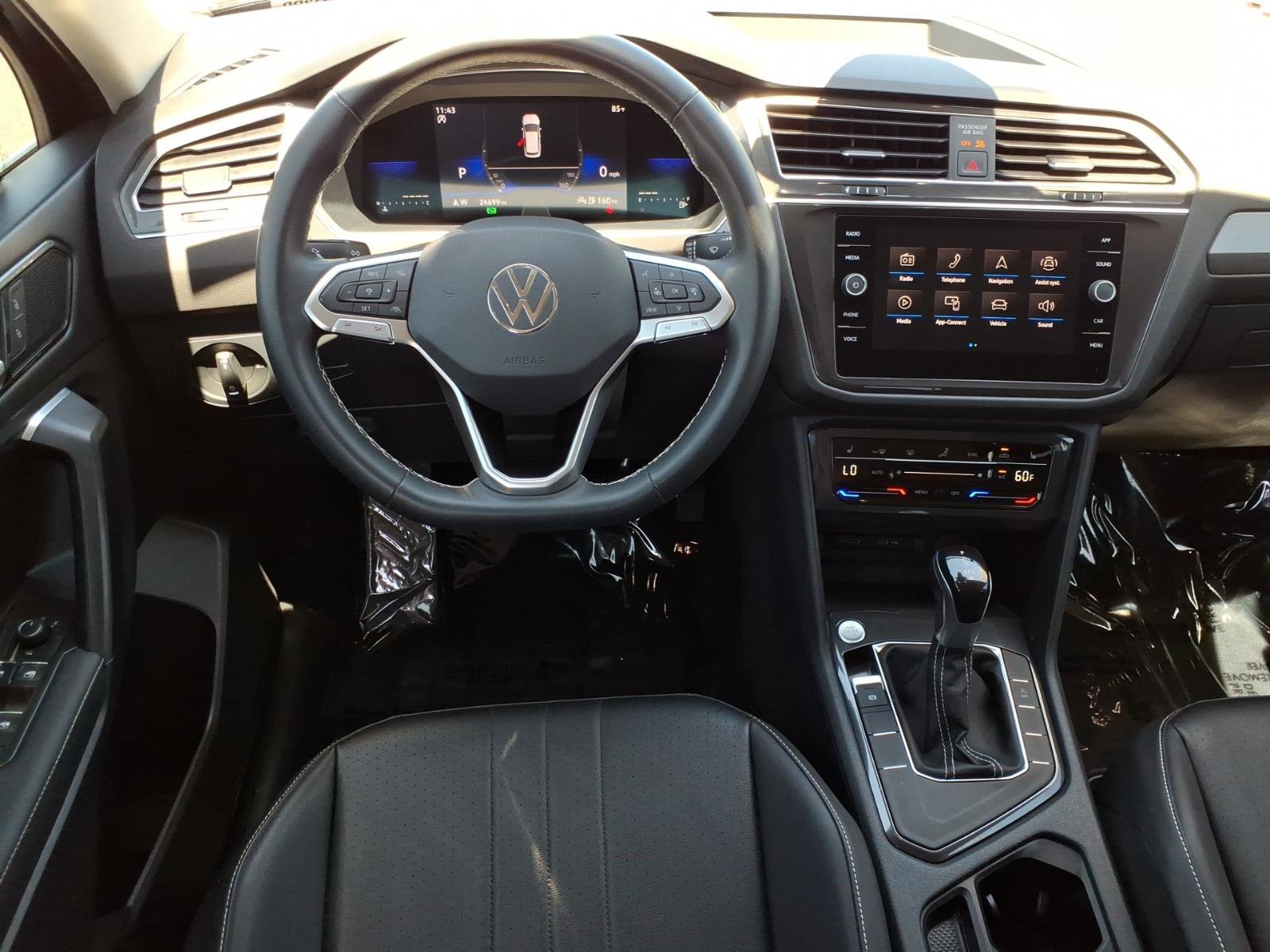 Certified 2022 Volkswagen Tiguan SE FWD image 24