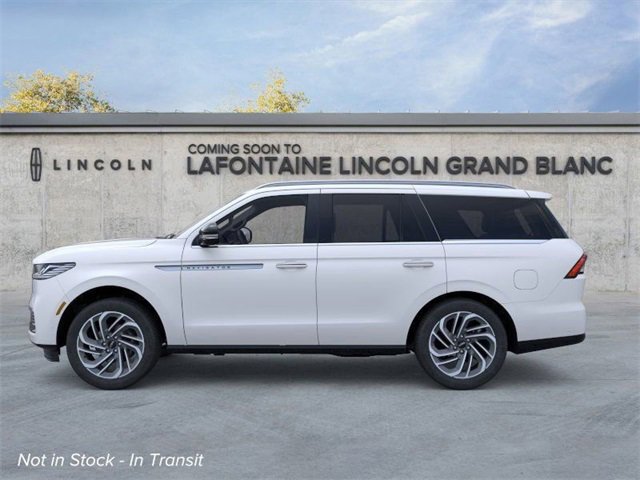 New 2025 Lincoln Navigator Reserve image 3