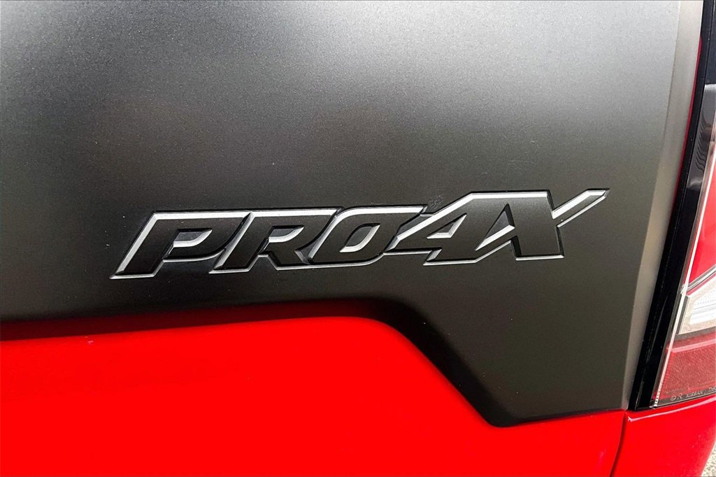 Used 2024 Nissan Titan PRO-4X w/ Pro-4x Convenience Package image 8